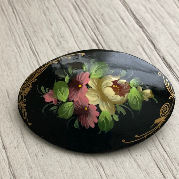 Russian hand painted lacquer pin - Picture 1 of 5